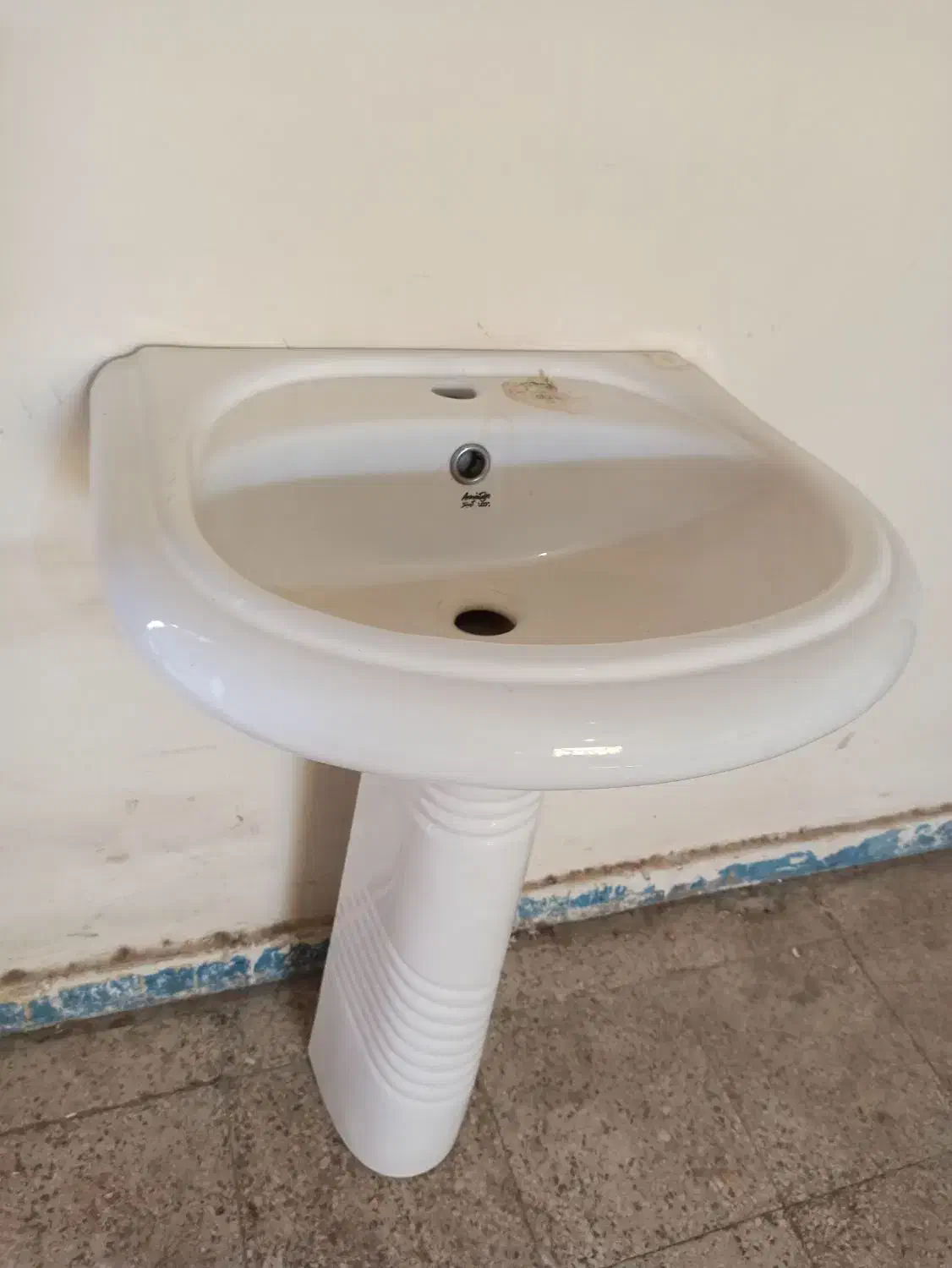 روشویی تمیزوسالم بدون ترک|لوازم سرویس بهداشتی|سنندج, |دیوار