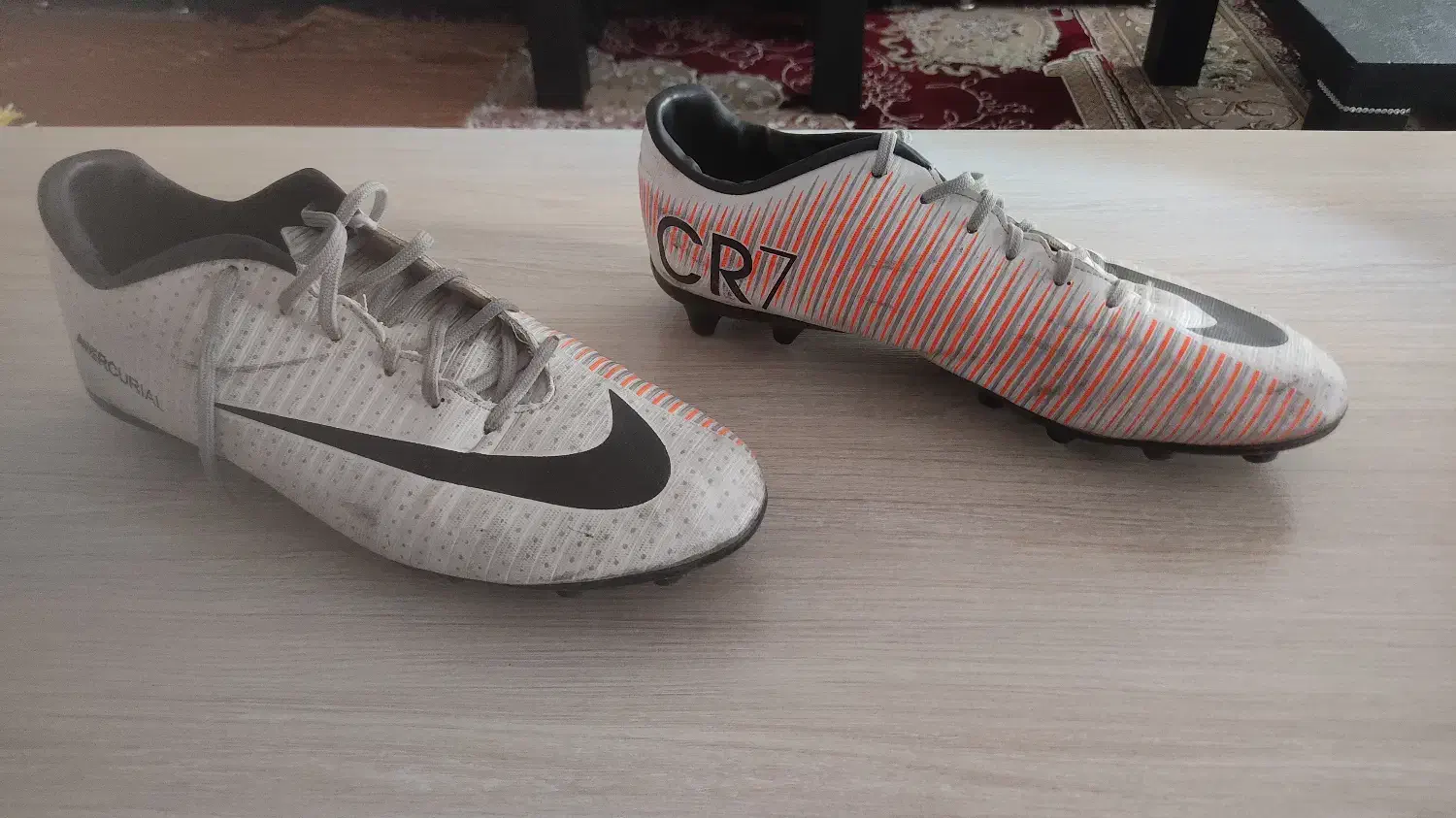 استوک فوتبال CR7 سایز 44|کیف، کفش، کمربند|پرند, فاز ۵|دیوار