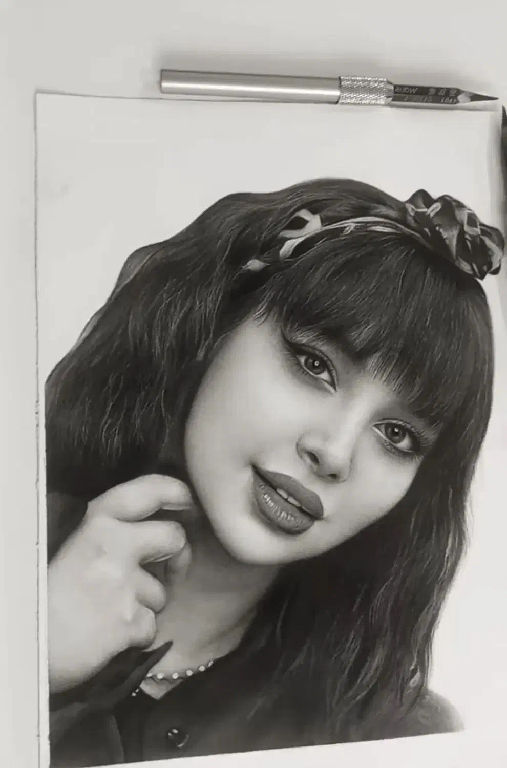 نقاشی چهره سیاهقلم مدادرنگ رنگ روغن|تابلو، نقاشی، عکس|شیراز, فرهنگ شهر|دیوار