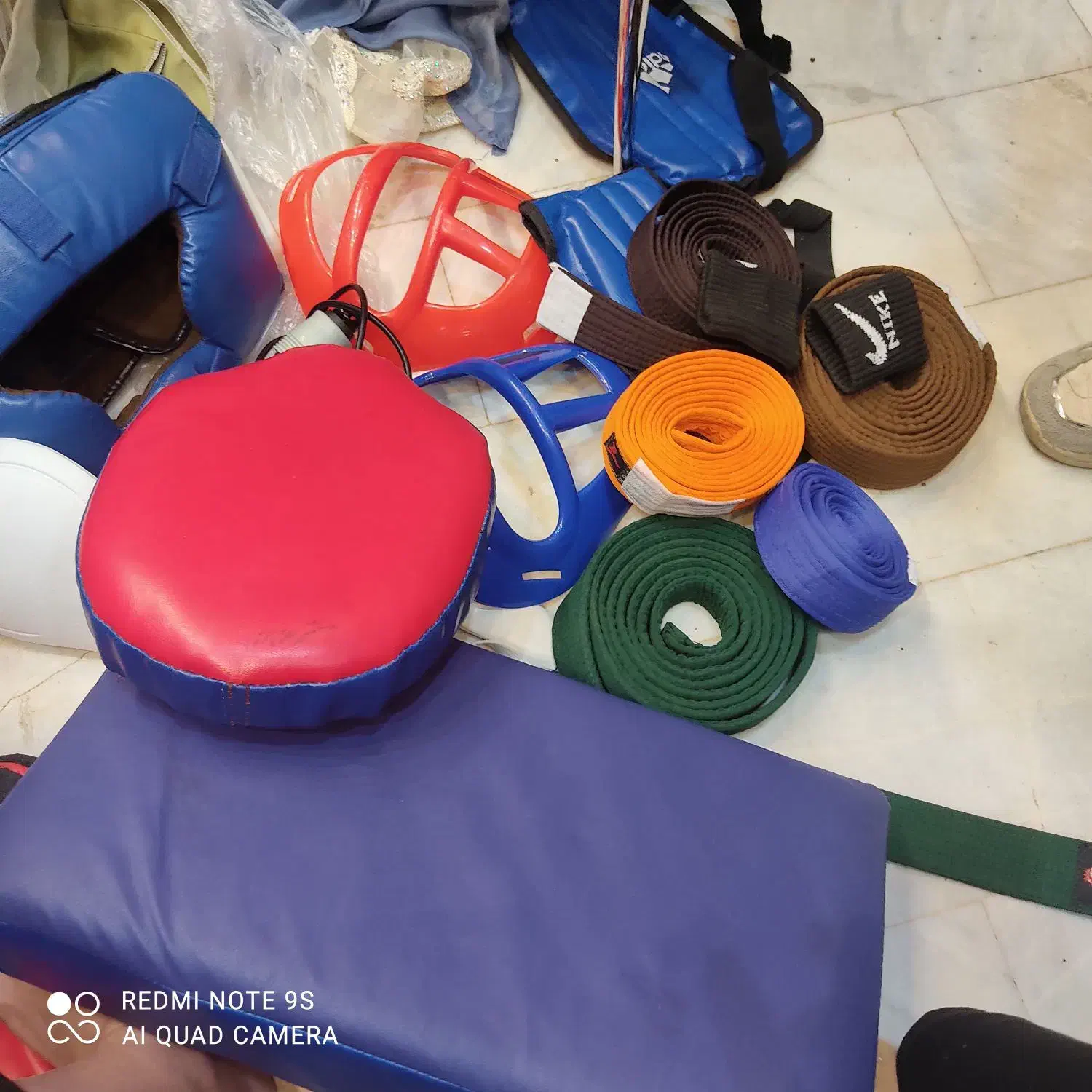 لوازم بوکس وکاراته بالباس۹۹۰هزارتومن|تجهیزات ورزشی|تهران, نازی‌آباد|دیوار