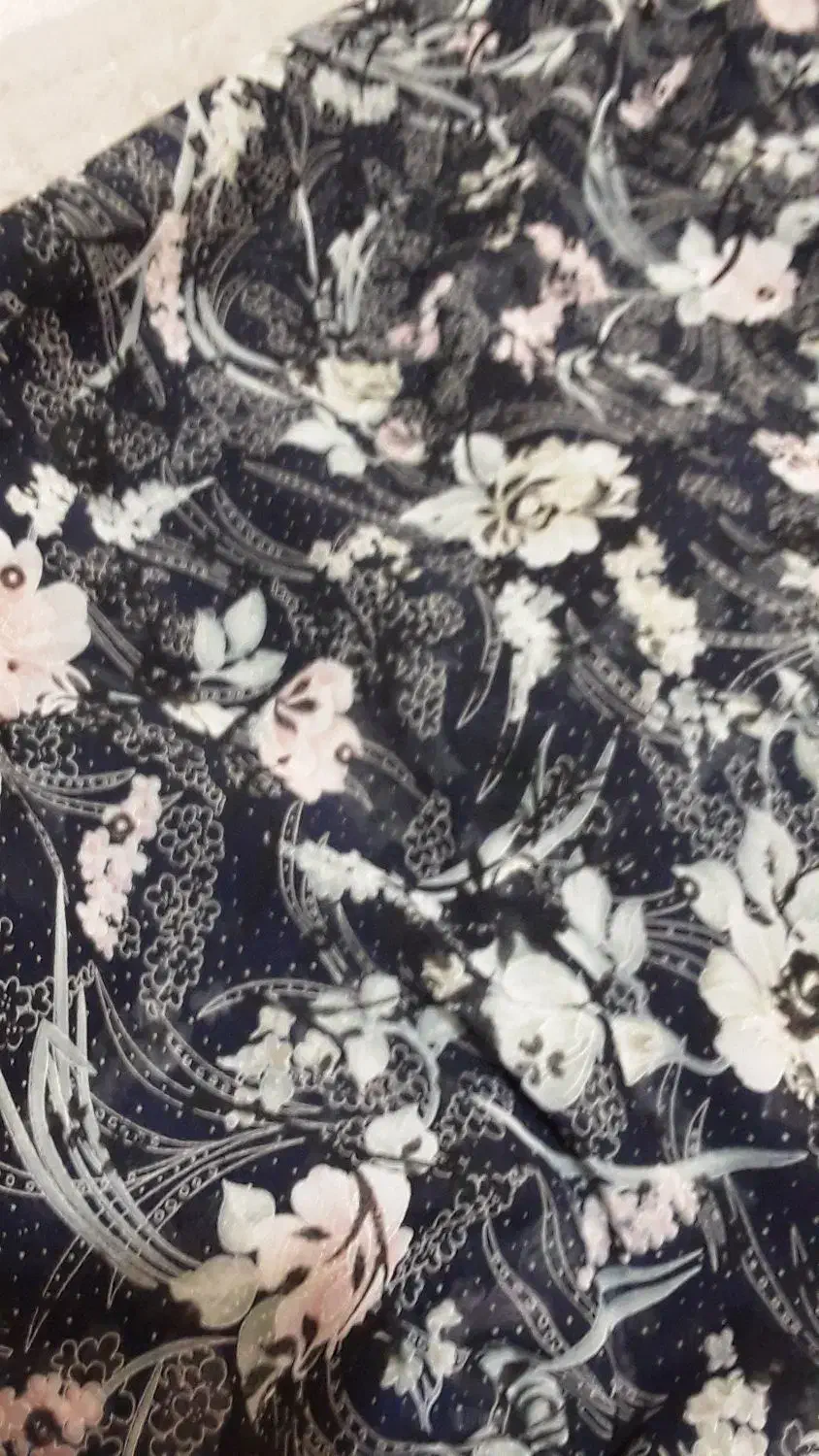 چادر رنگی دوخته شده نو نو|لباس|قدس, شهر‌قدس|دیوار