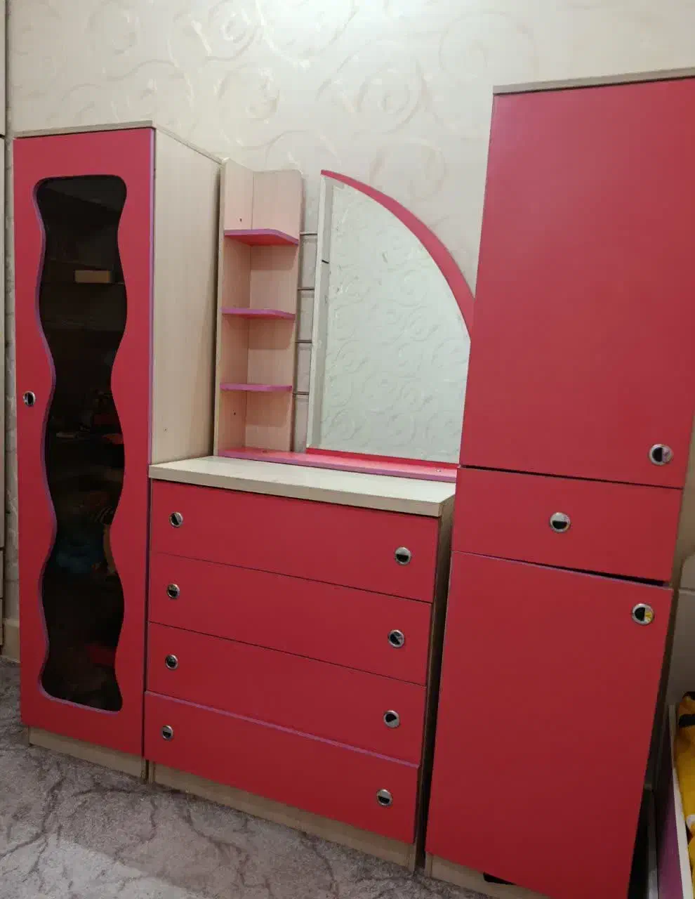 کمد|جاکفشی، کمد، دراور|خرمآباد, |دیوار