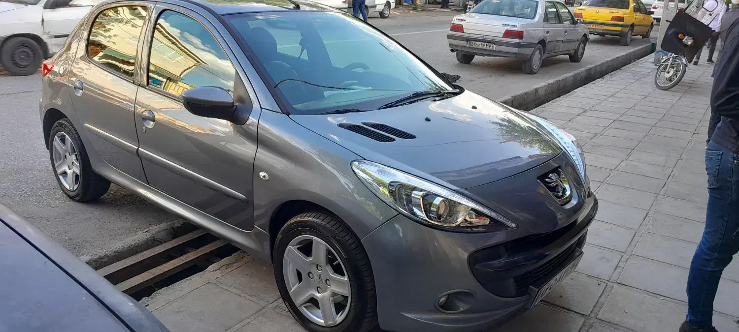 ۲۰۷ اتوماتیک بدون رنگ|خودرو سواری و وانت|بروجرد, |دیوار