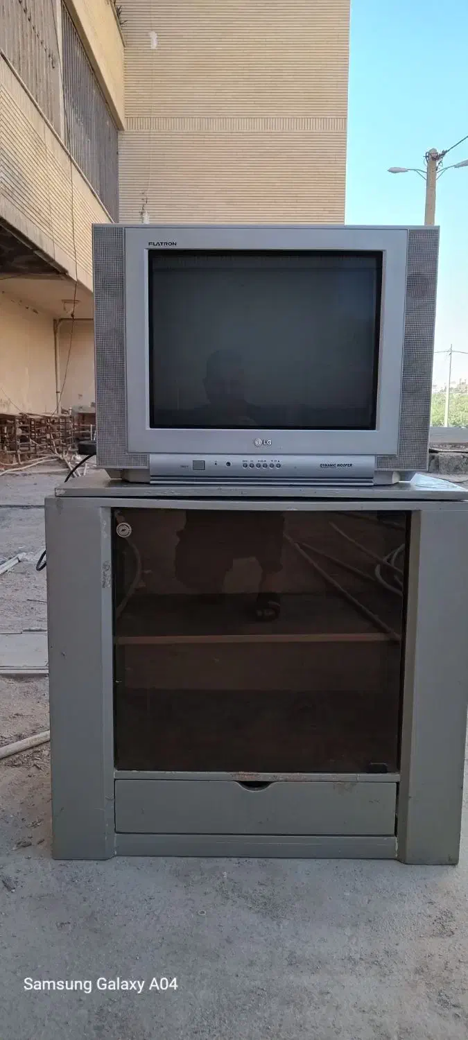 تلوزیون و میز تلوزیون|تلویزیون و پروژکتور|چابهار, |دیوار