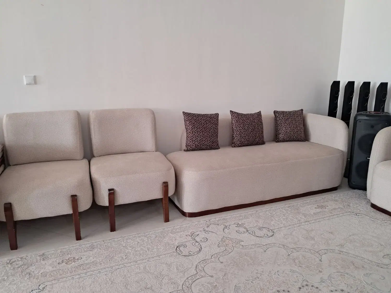 مبلمان در حد نو|مبلمان خانگی و میز عسلی|لاران, |دیوار