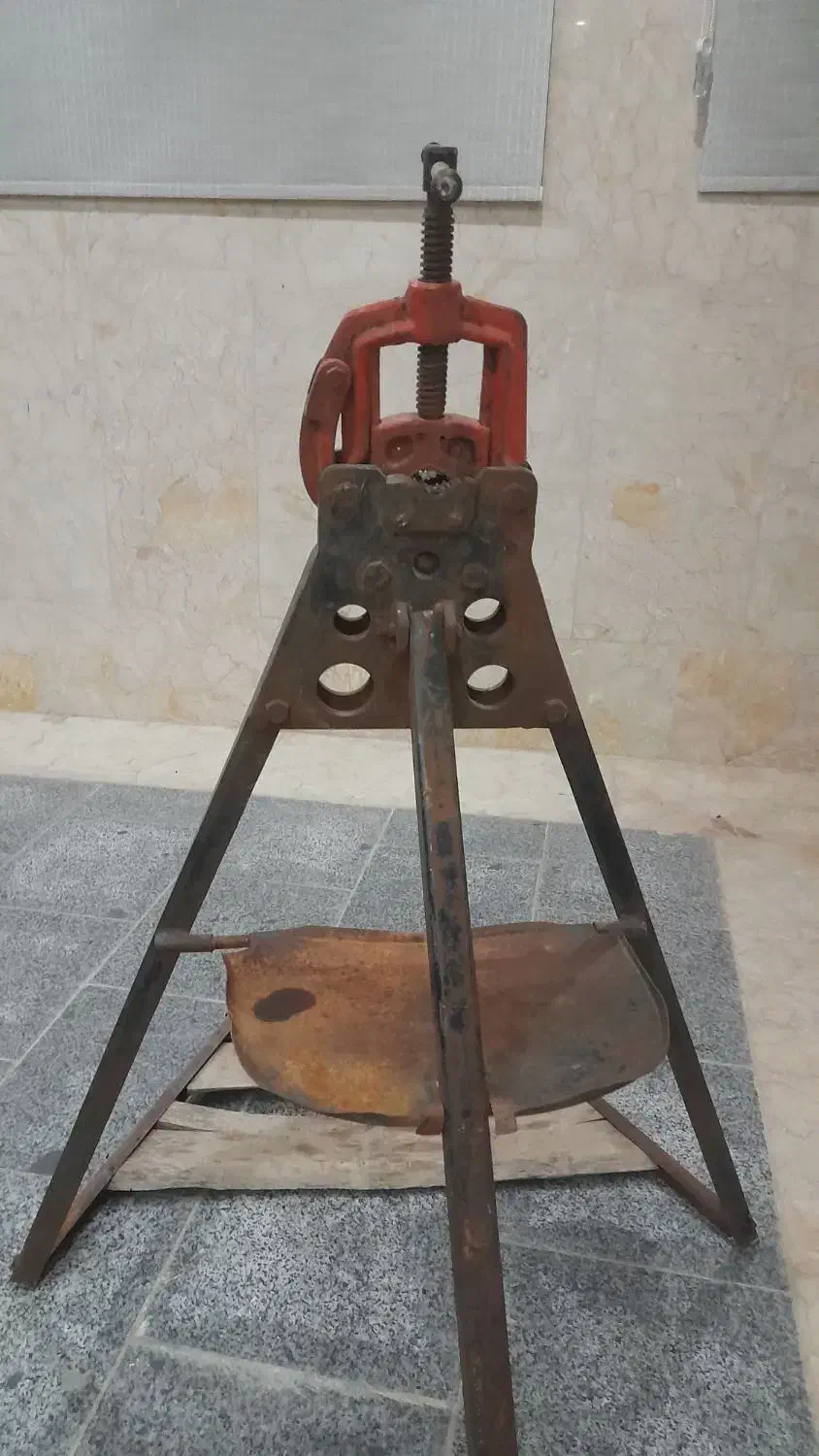 گیره ۶ انج|ابزارآلات|محلات, |دیوار