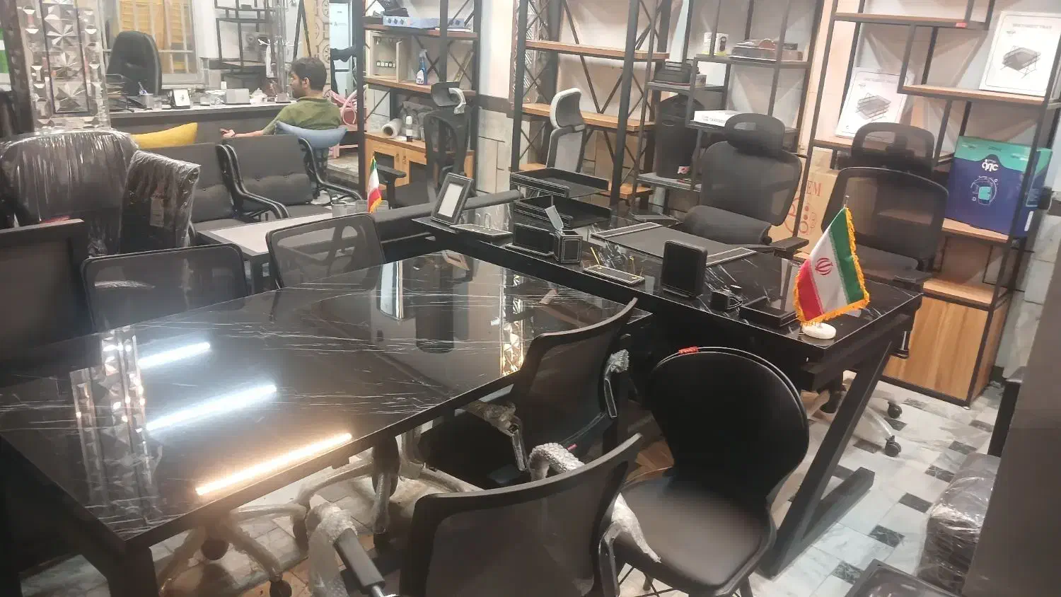 میز صندلی مدیرت وکنفرانس ومیز صندلی کامپیوتر|دفتر کار|مشهد, عامل|دیوار