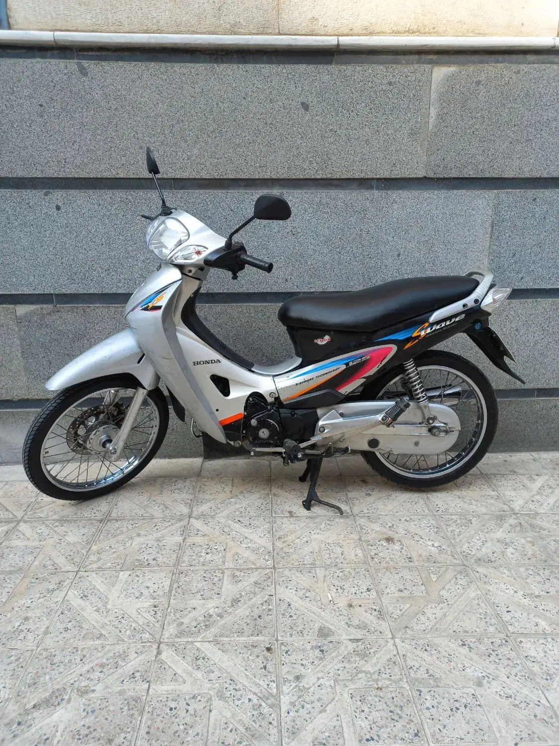 هندا ویو ژاپن ۱۲۵ مدل ۱۳۸۴|موتورسیکلت|تهران, شهرک ولیعصر شمالی|دیوار