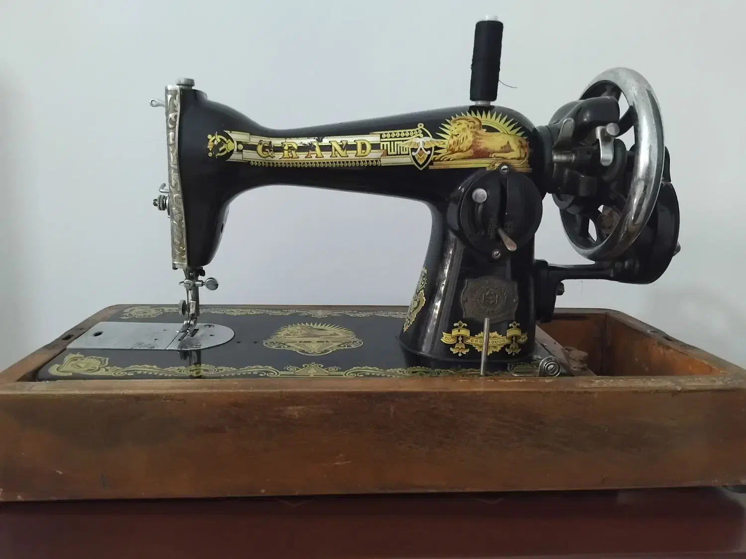 چرخ خیاطی قدیمی ۷۰ساله|کلکسیون اشیاء عتیقه|رشت, فلسطین|دیوار