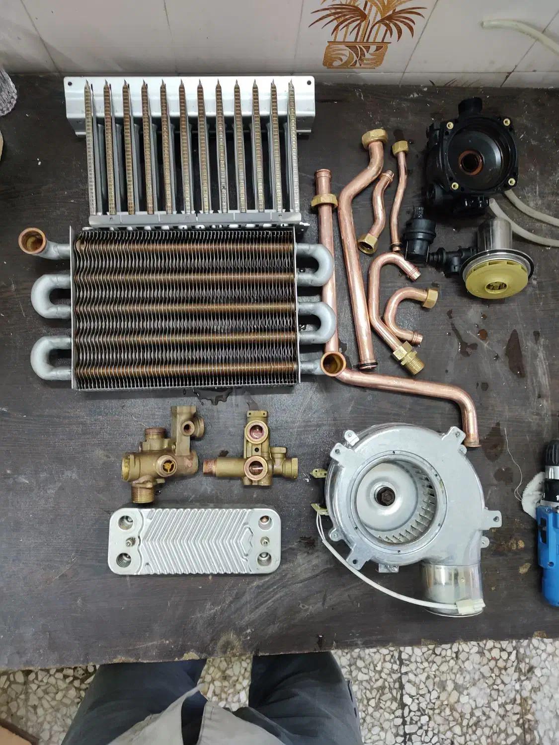 فروش ، نصب ، تعمیر و سرویس انواع پکی.ج|آبگرمکن، پکیج، شوفاژ|رشت, کوی بیانی|دیوار