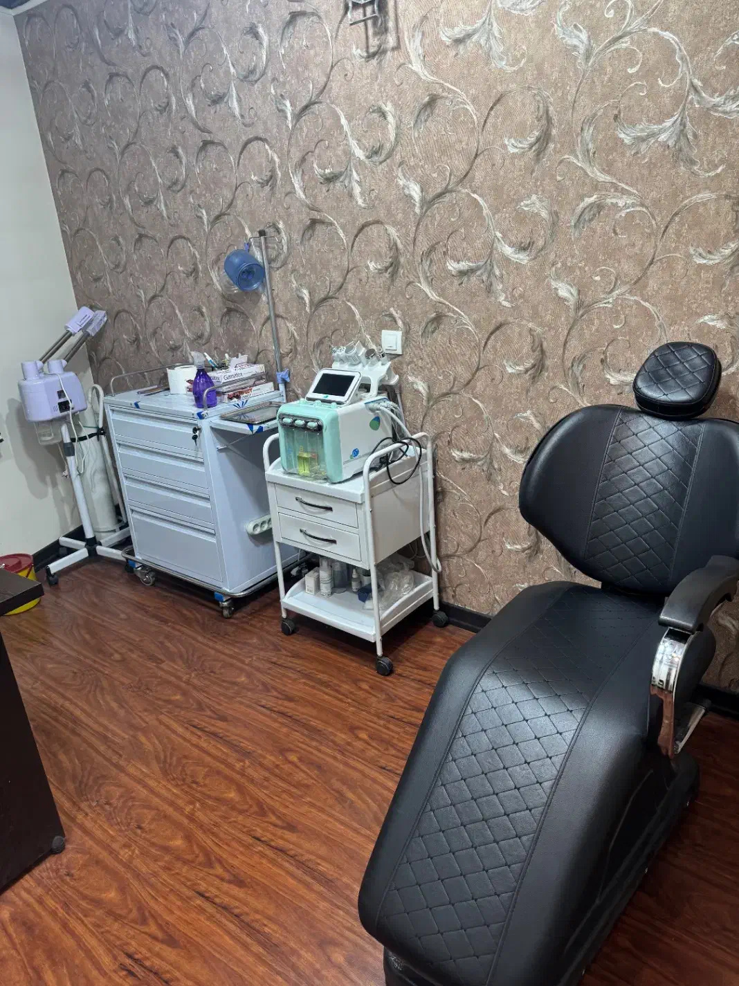 اجاره اتاق در مطب پوست و‌ مو و زیبایی|اجارهٔ دفتر کار، اتاق اداری، مطب|تهران, پرستار|دیوار