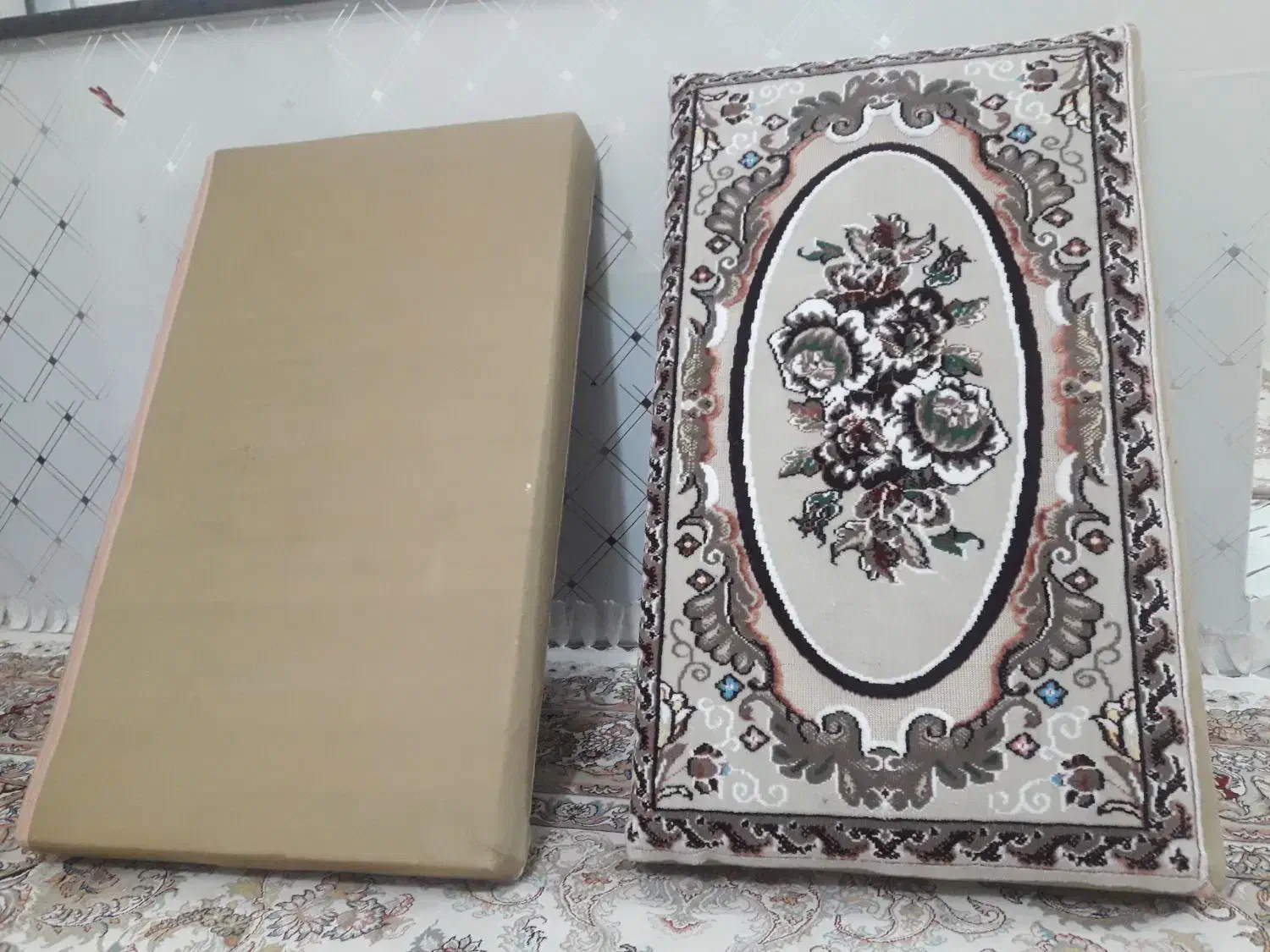 ۶عدد پشتی کرم رنگ با رویه پشتی|پشتی|کرمانشاه, |دیوار