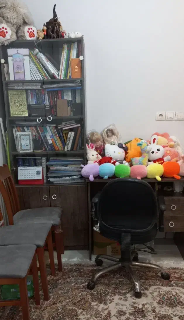 کتابخانه و میز تحریر و صندلی چرخ دار|میز تحریر و کامپیوتر|اهواز, گلستان|دیوار