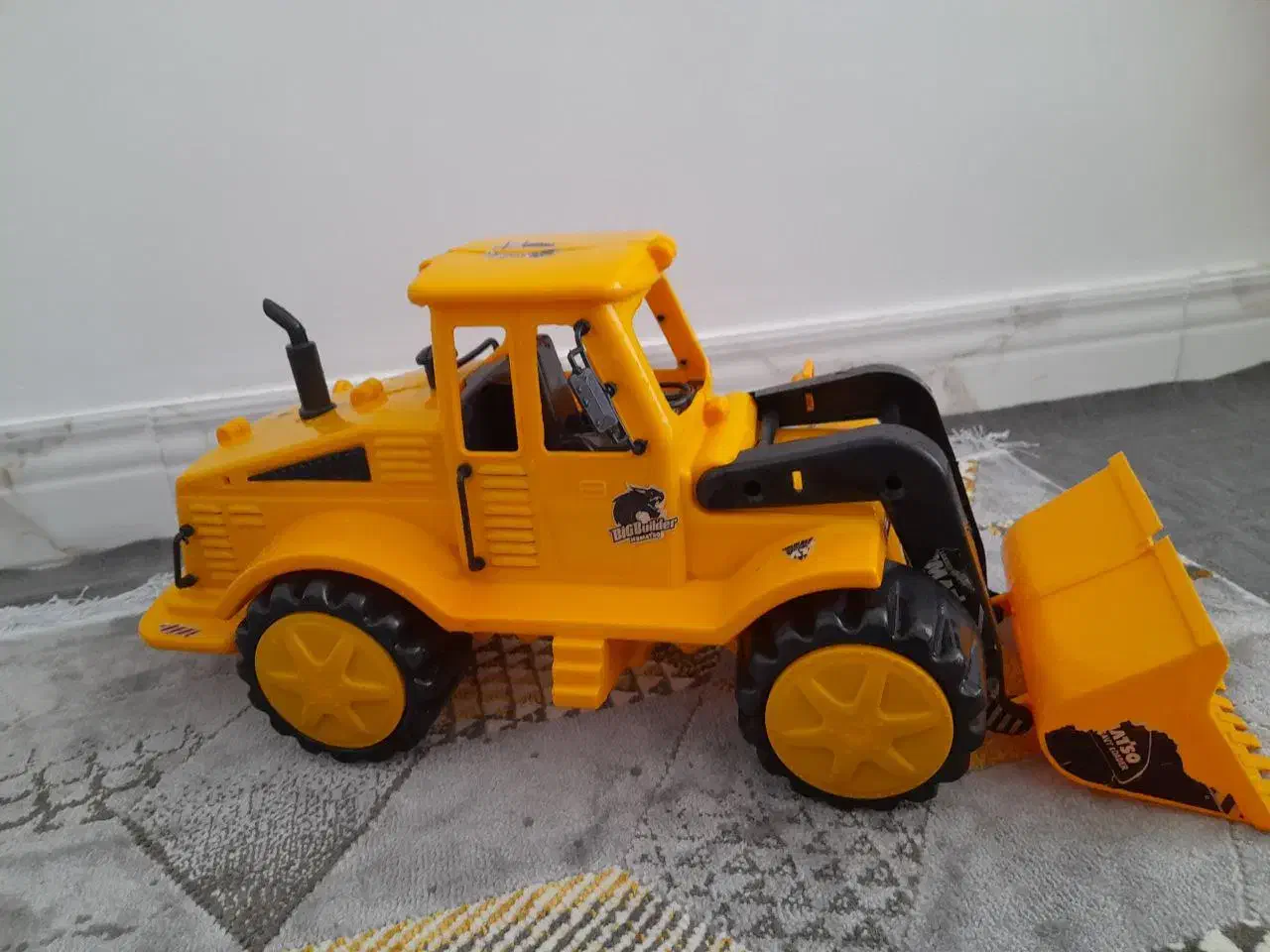 اسباب بازی|اسباب‌بازی بچه|مهاباد (آذربایجان غربی), |دیوار