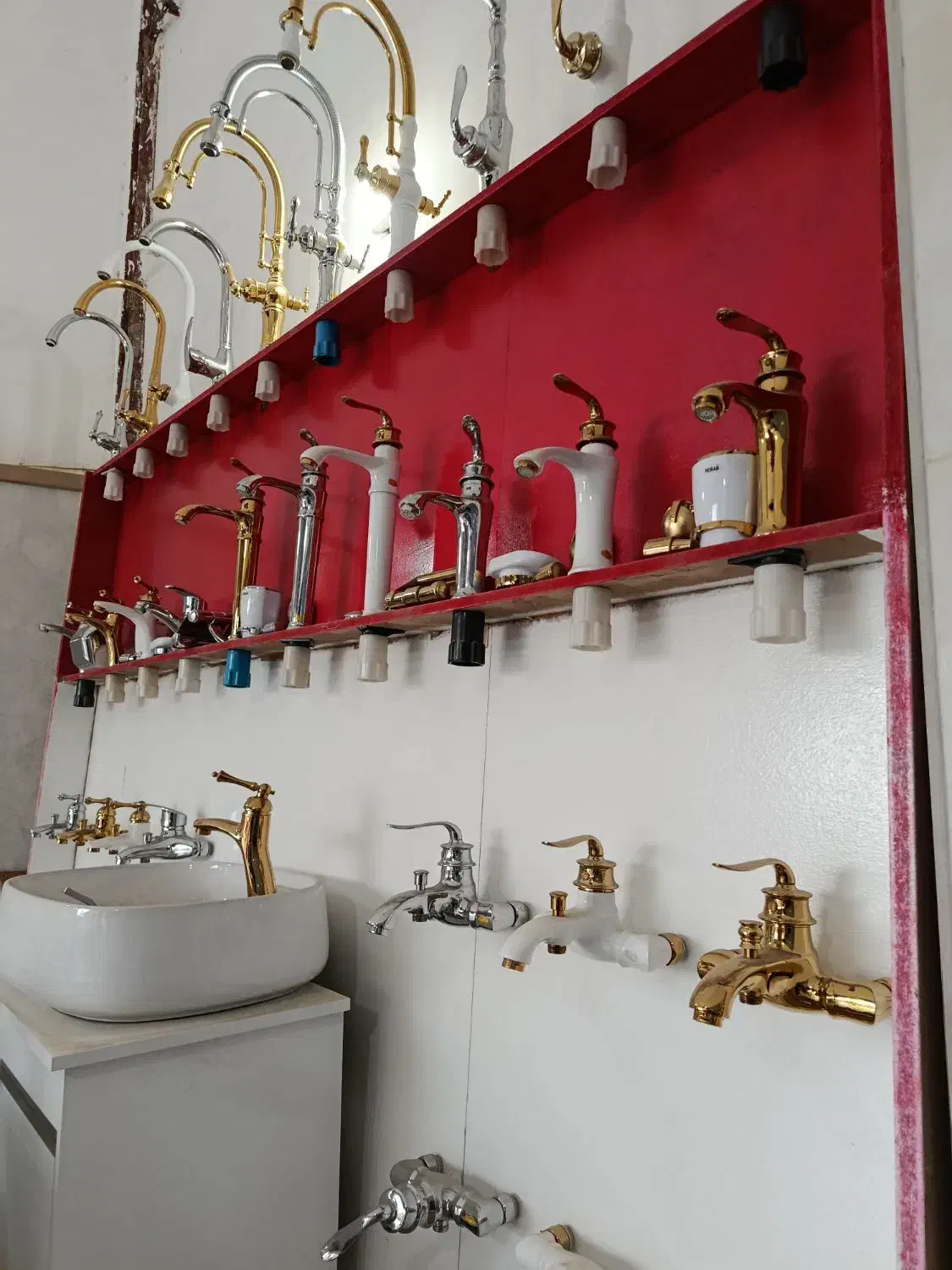 ایزوگام و سیمان و کاشی و سرامیک زیر قیمت بازار|مصالح و تجهیزات ساختمان|هرسین, |دیوار