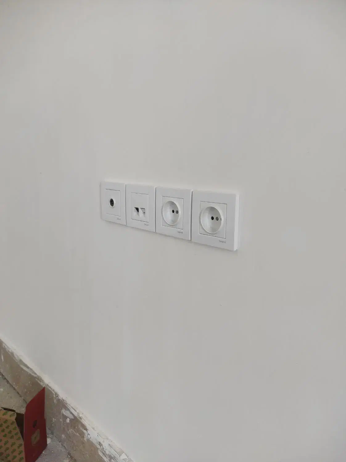 برقکاری(سیم کشی)ساختمان پذیرفته میشود|خدمات پیشه و مهارت|مشگین شهر, |دیوار