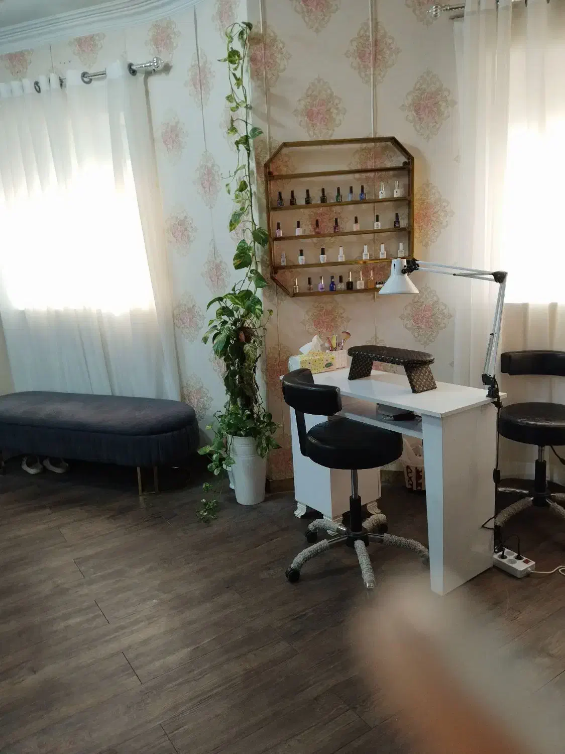 اجاره صندلی و درصدی و آموزش سالن زیبایی|خدمات آرایشگری و زیبایی|صومعهسرا, |دیوار