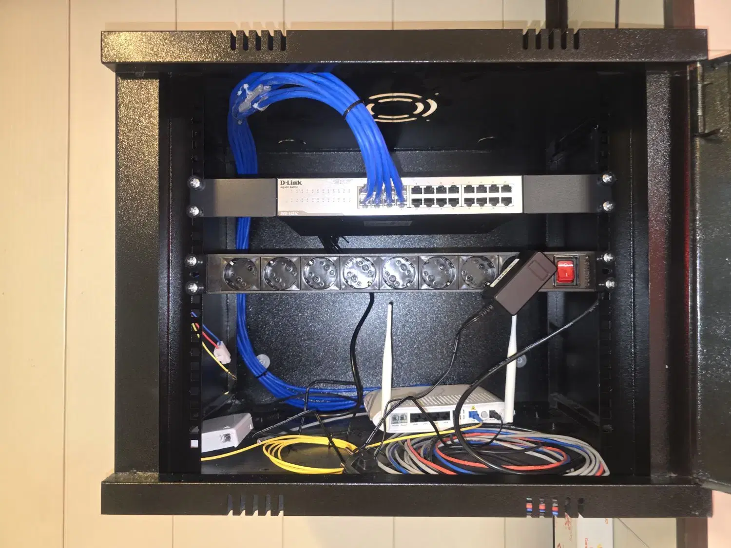 خدمات شبکه وکامپیوترواینترنت فیبرنوری ورادیویی|خدمات رایانهای و موبایل|ارومیه, |دیوار