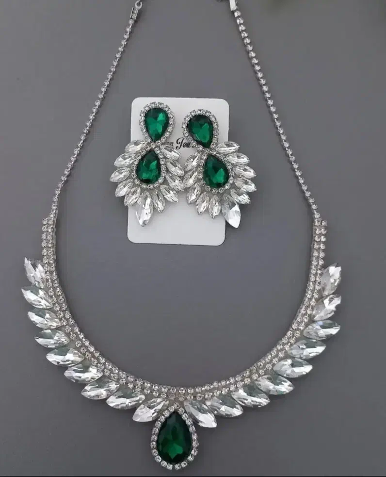 جواهر دوزی وساخت اکسسوری و بدلیجات|بدلیجات|تبریز, |دیوار