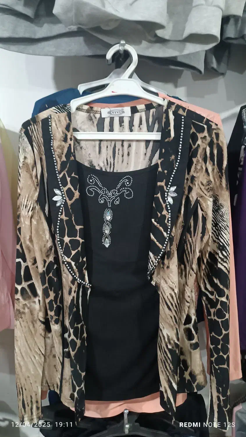 پوشاک|لباس|درمیان, |دیوار