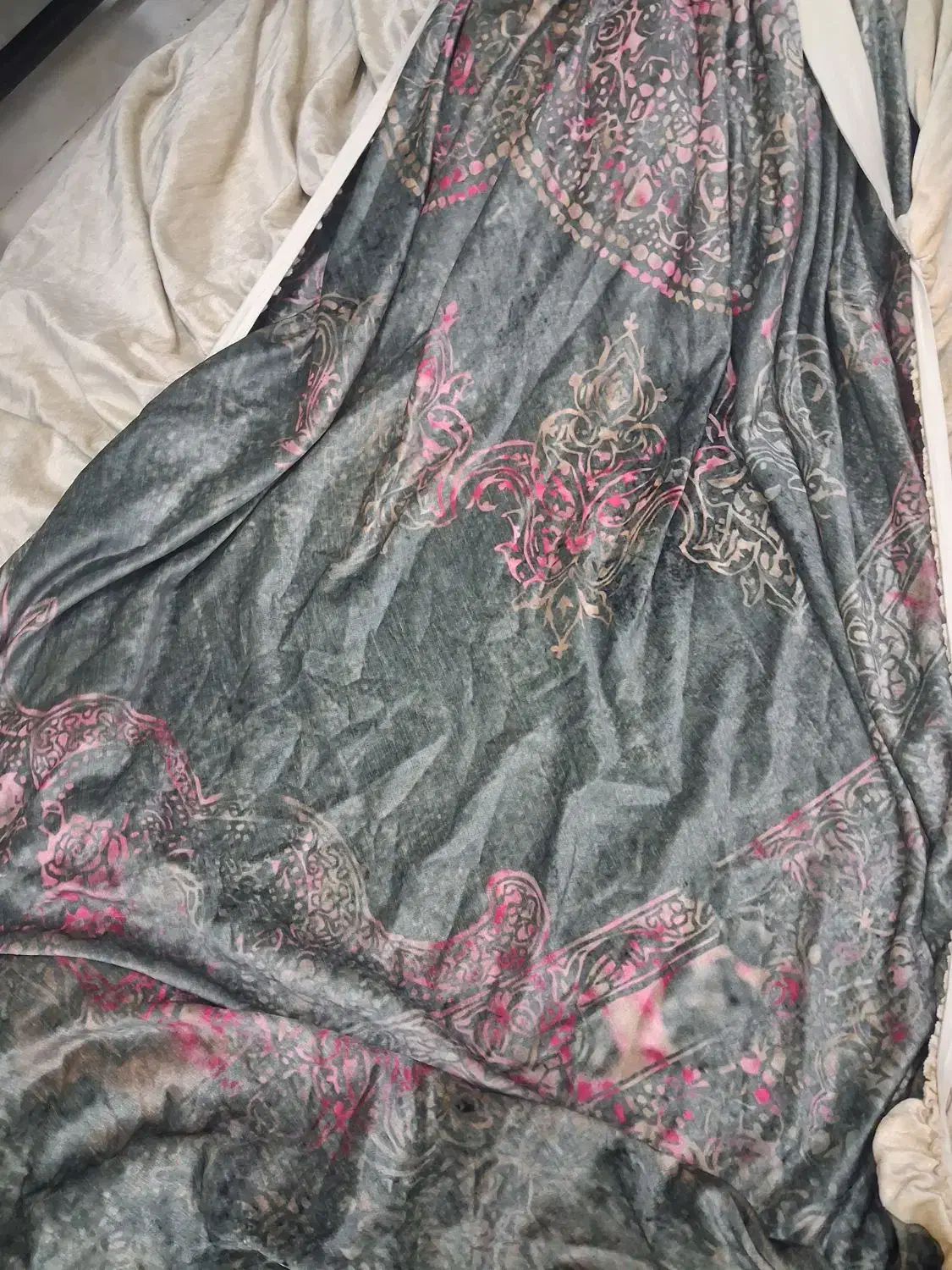 روفرشی ۱۲ متری سالم دور کش در حد صفر|روفرشی|رشت, فرودگاه سردار جنگل رشت|دیوار