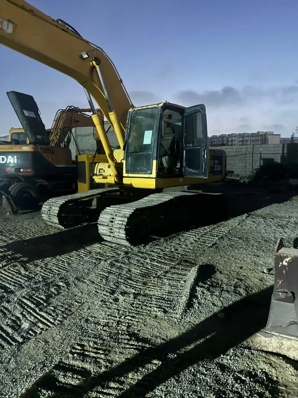 فروش بیل میکانیکی کوماتسو ۲۲۰ خط ۸|ماشینآلات صنعتی|ایرانشهر, |دیوار