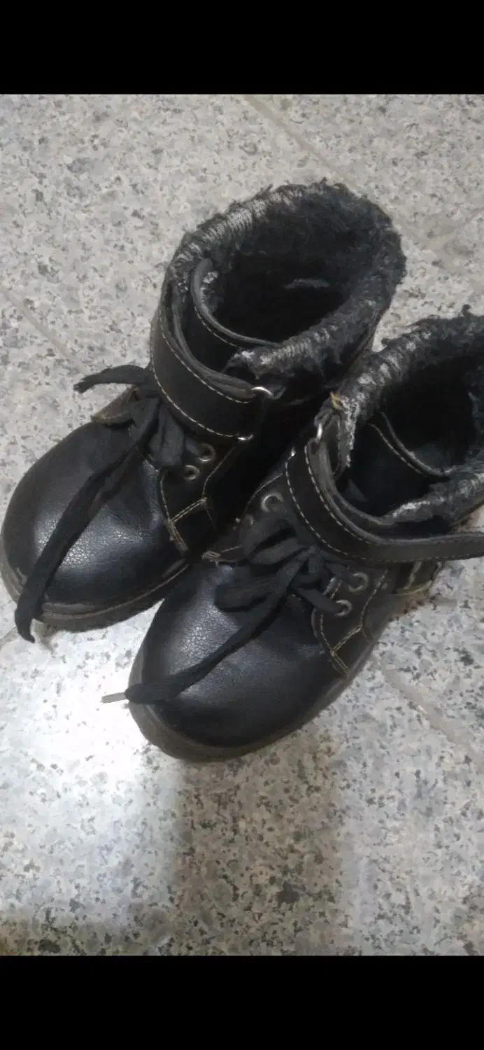 نیم پوت سایز۲۸در حد نو ۲۵۰هزارتومان|کیف، کفش، کمربند|خوی, |دیوار