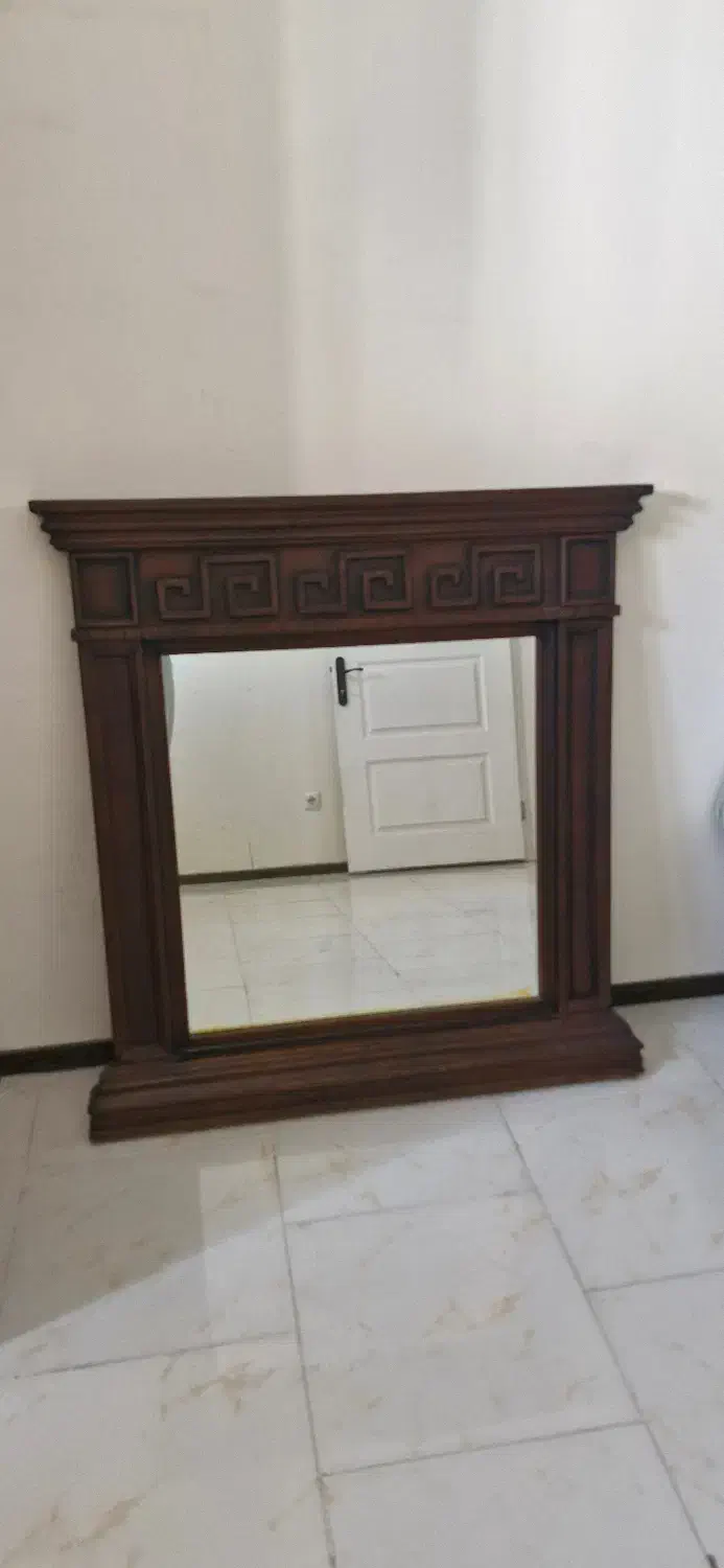 آینه|آینه|پردیس, فاز ۱۱|دیوار