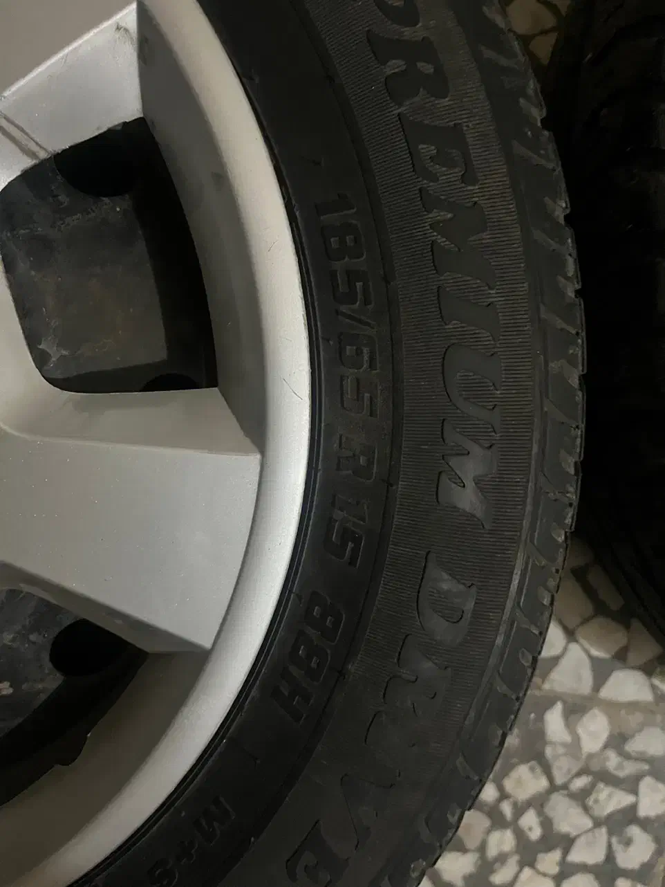 فروش لاستیک ۱۵-۱۸۵ با رینگ فابریک|قطعات یدکی و لوازم جانبی|لنگرود, |دیوار