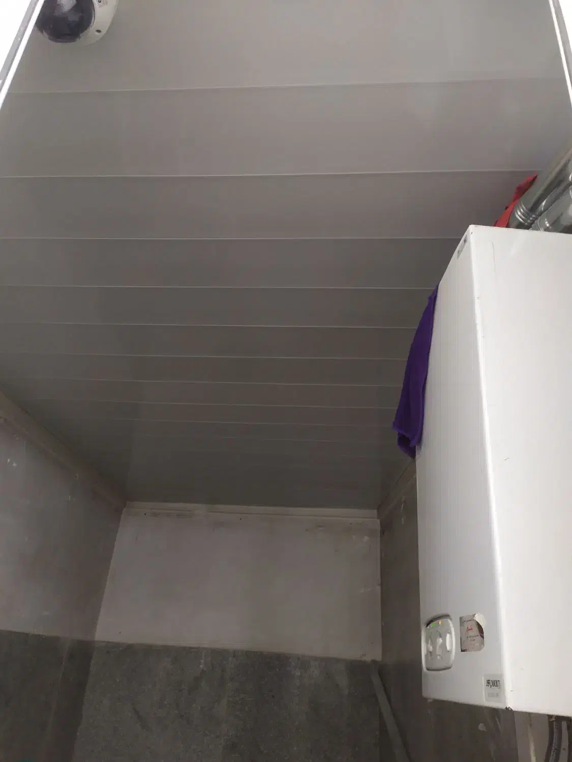 نصاب دکوراسیون قرنیز دیوارپوش بین کابینتی تیوی وال|خدمات پیشه و مهارت|همدان, |دیوار