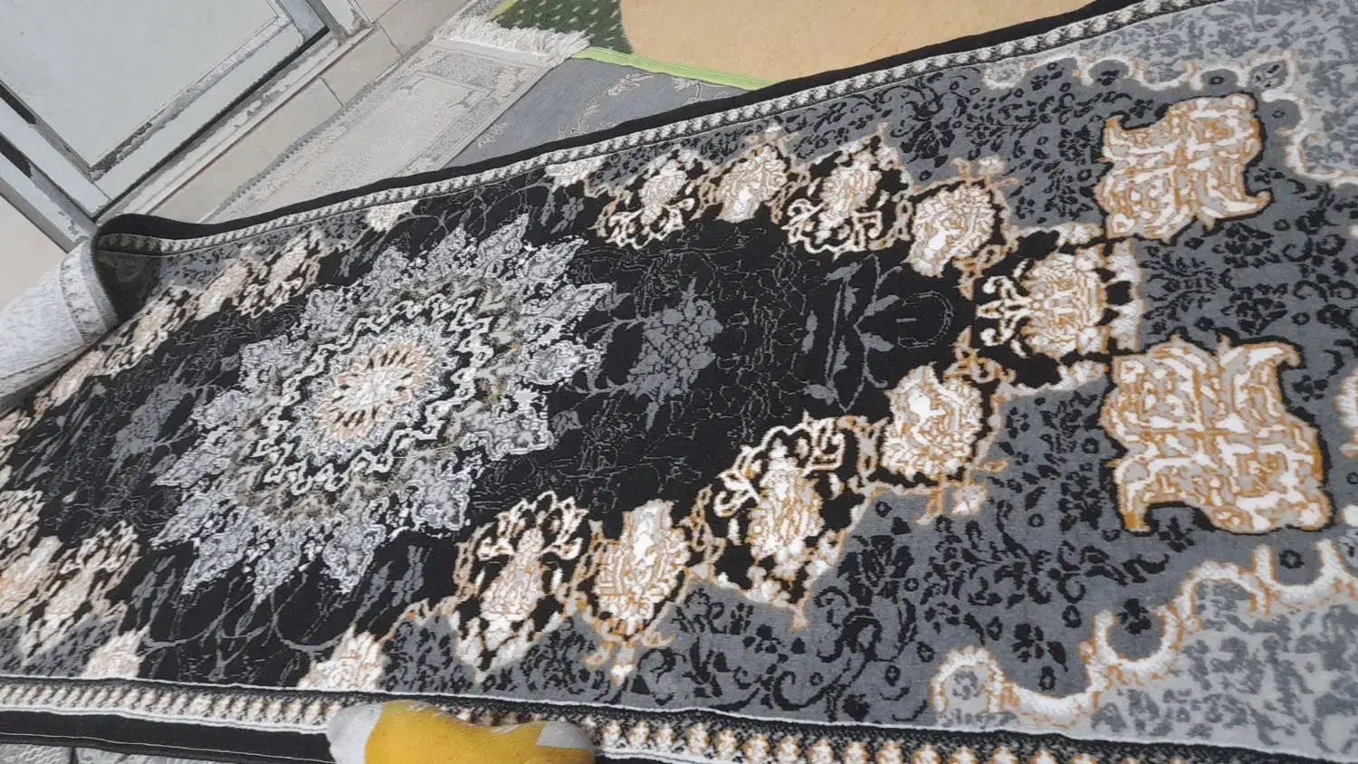 کناره فرش دوتا دونه ای ۲و نیم تومن|فرش|بروجرد, |دیوار