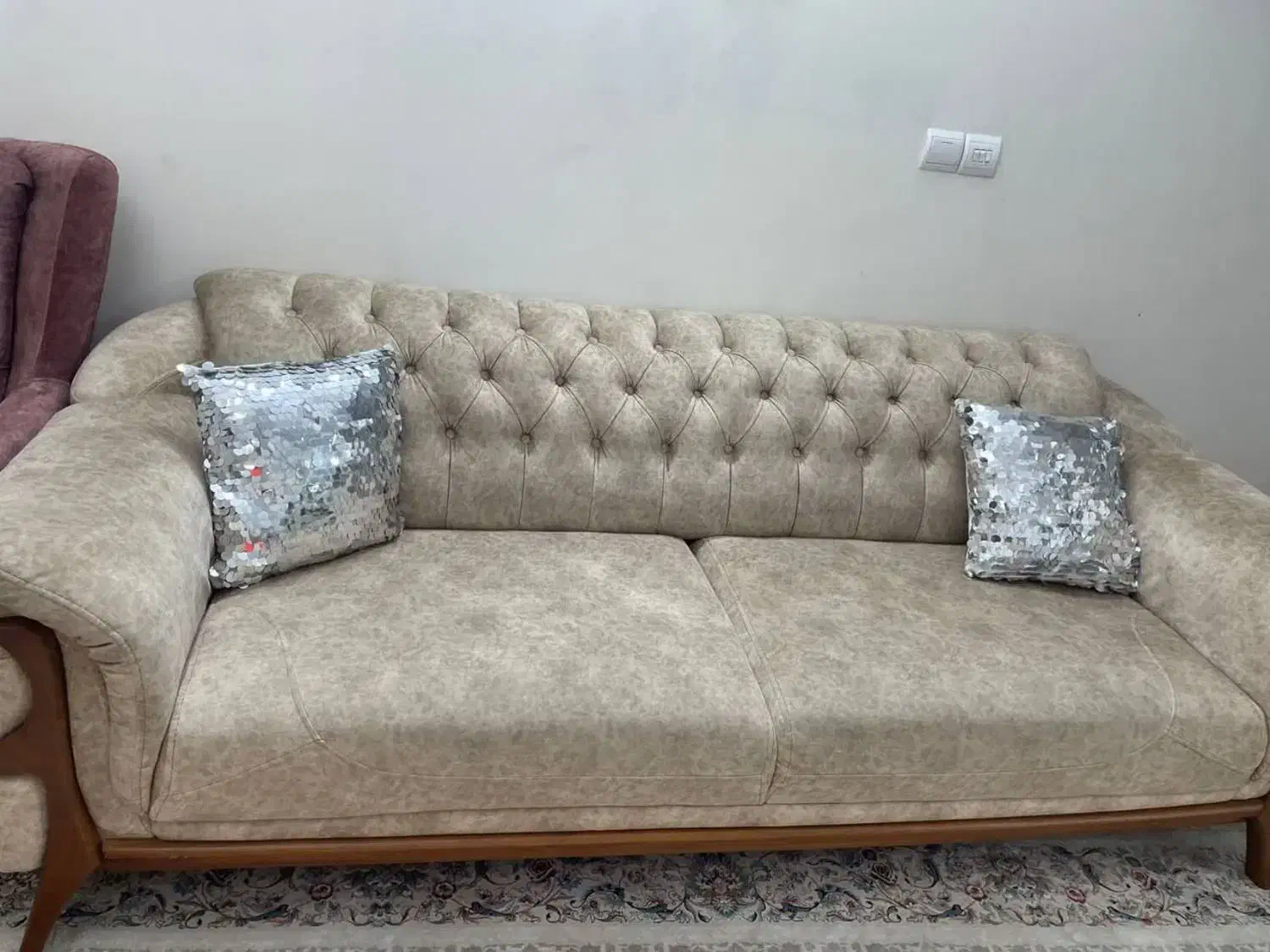 مبل چستر پنج نفره کاملا سالم درحد نو|مبلمان خانگی و میز عسلی|تهران, پردیسان|دیوار