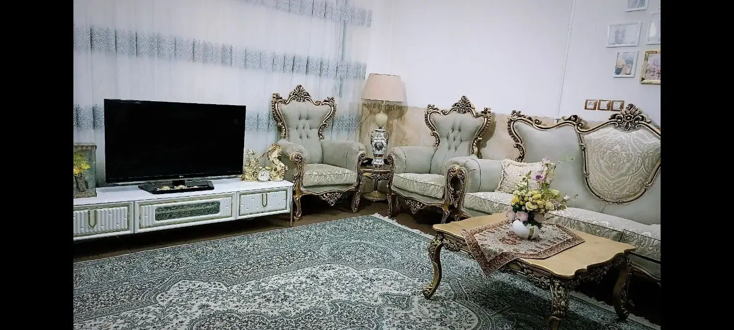 فروش مبل9نفره همراه بامیزجلومبلی وآباژور|مبلمان خانگی و میز عسلی|زارچ, |دیوار