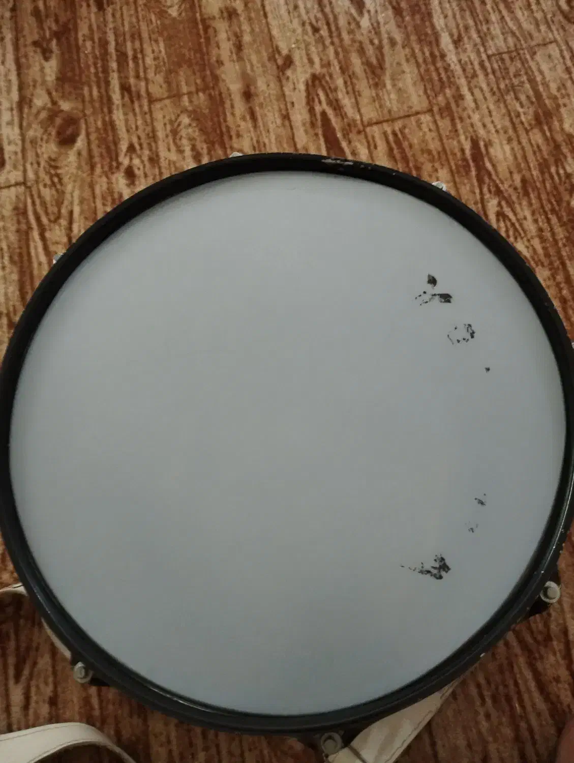 ریزطبل|درام و پرکاشن|خوی, |دیوار