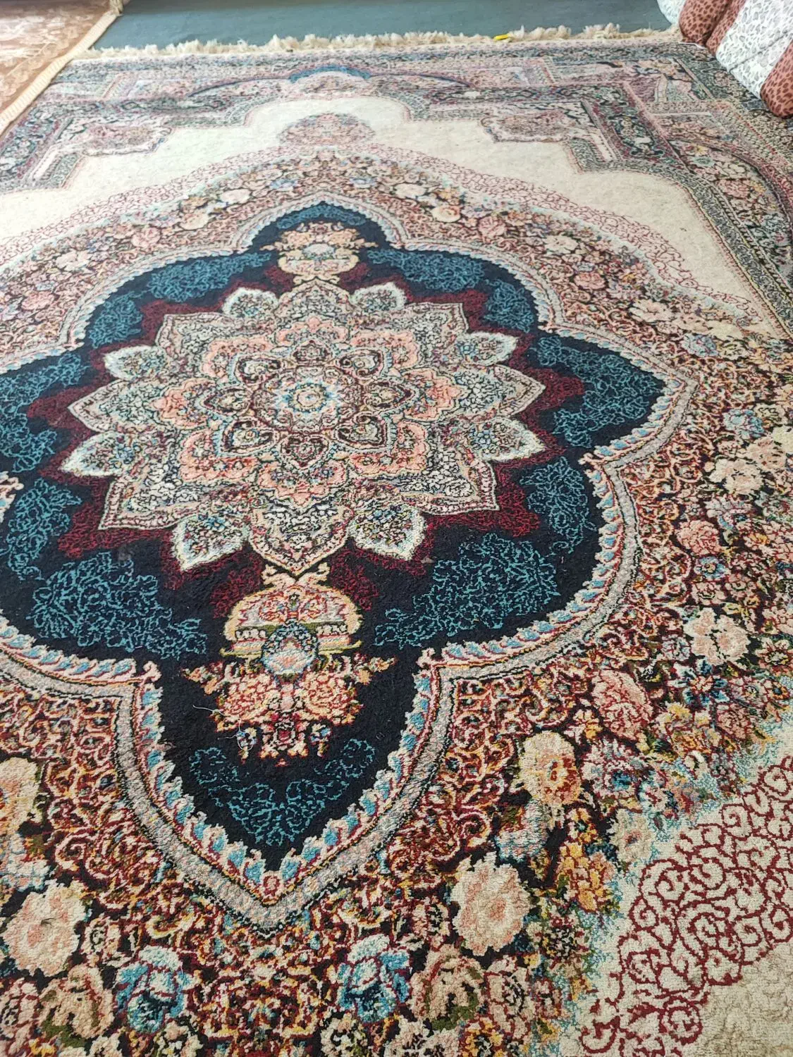 فرش|فرش|سبزوار, هفت تیر|دیوار