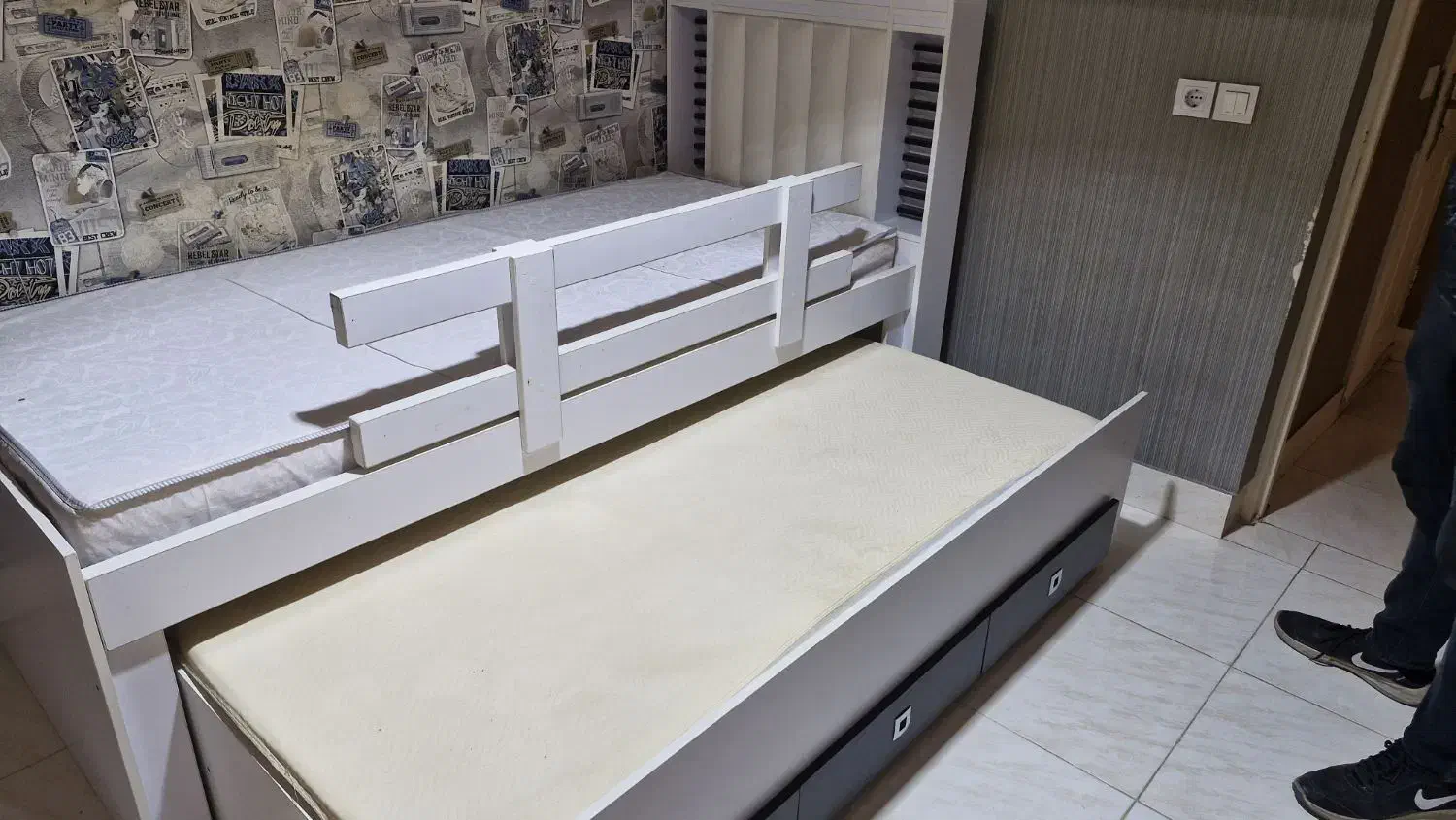 تخت مهمان میزبان در حد نو با تشکهاش|تخت و سرویس خواب|گرگان, |دیوار