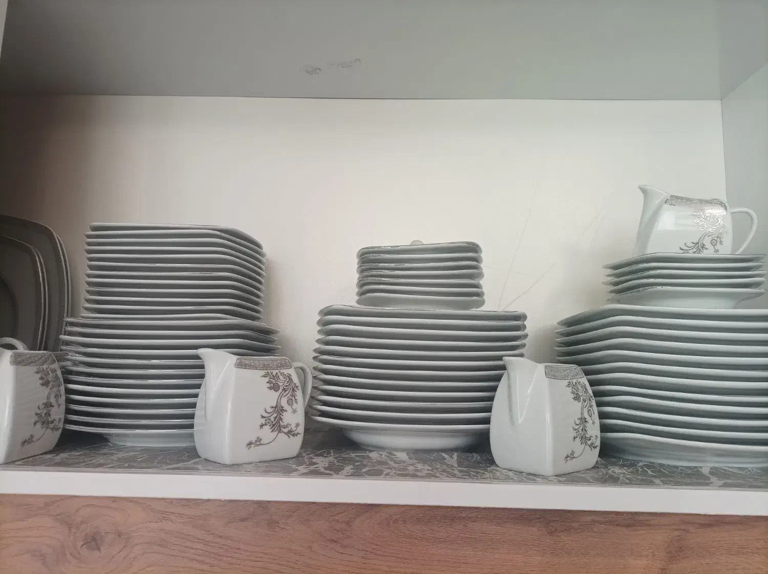 سرویس چینی 12نفره|ظروف سرو و پذیرایی|خمینی‌شهر, |دیوار