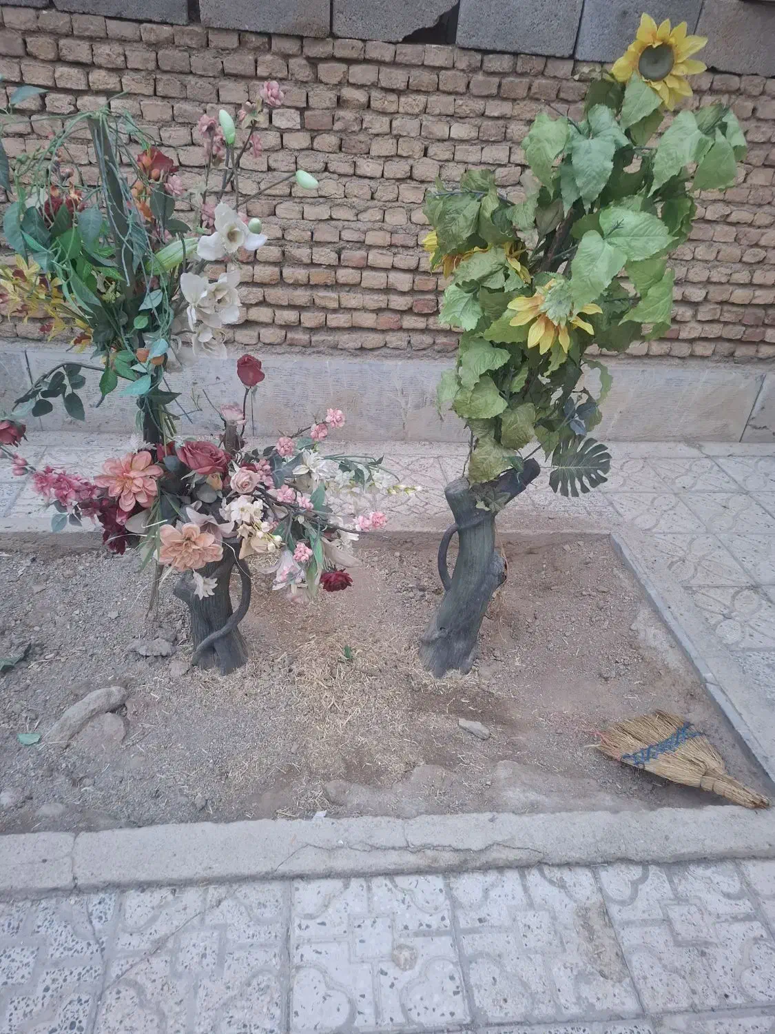 گل مصنوعی همراه با گلدان،|گل مصنوعی|شهرکرد, |دیوار