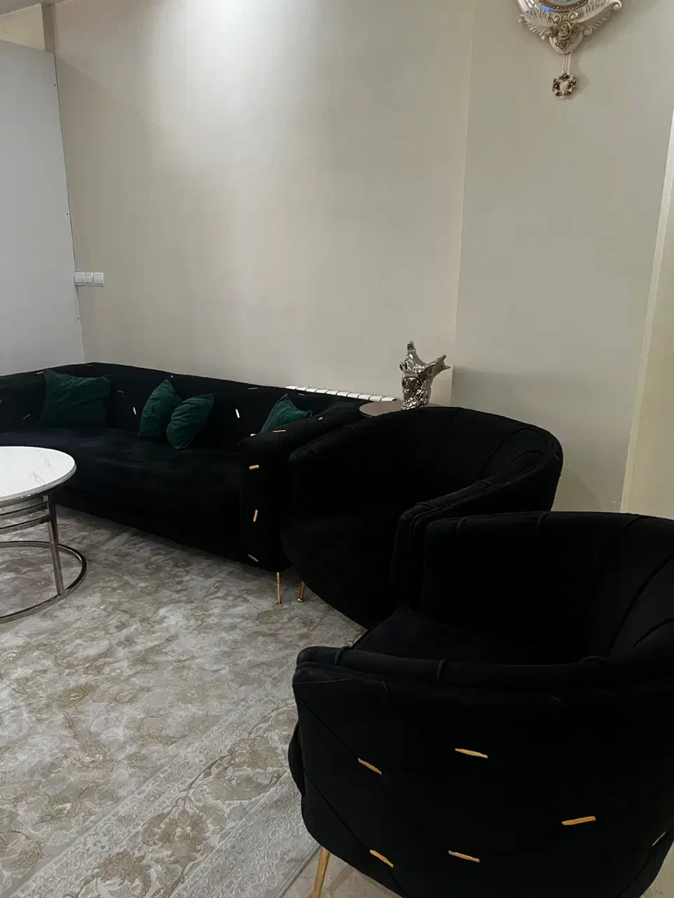 مبل راحتی ۵ نفره با میز جلو میلی وعسلی|مبلمان خانگی و میز عسلی|تهران, آذربایجان|دیوار