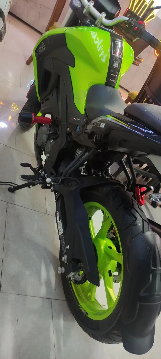 بنلی ۱۸۰ اس ۳۰۰۰ کارکرد در حد نو|موتورسیکلت|رشت, پیرسرا|دیوار