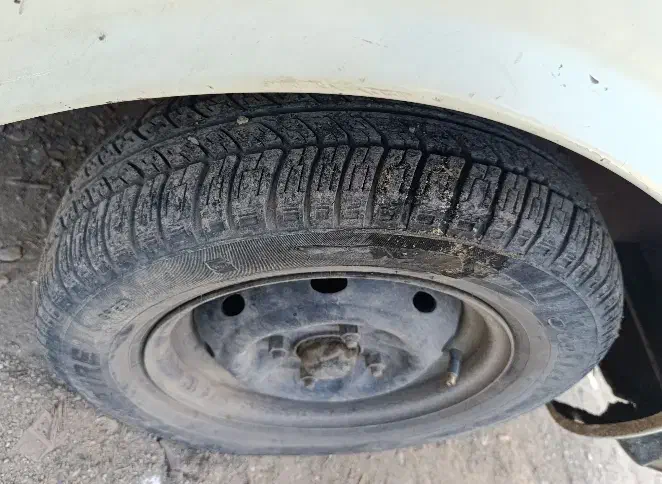 یک جفت چراغ هدلایت و چهار حلقه لاستیک 14|قطعات یدکی و لوازم جانبی|جوانرود, |دیوار