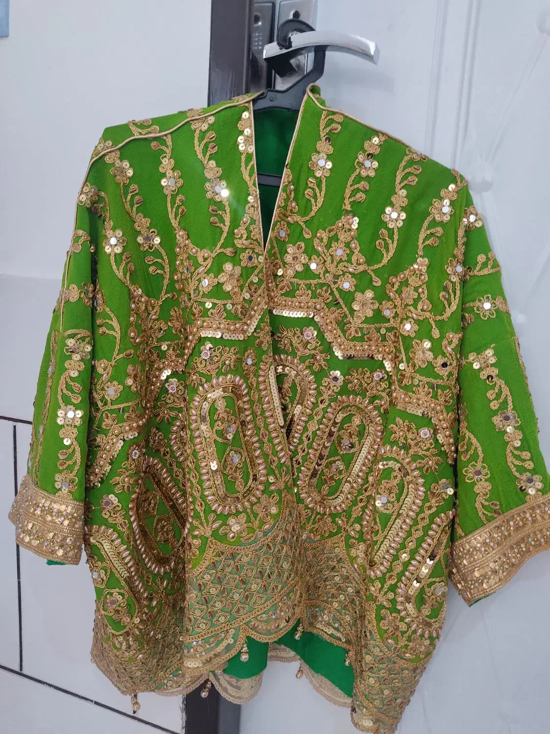 مانتو نو|لباس|داراب, |دیوار