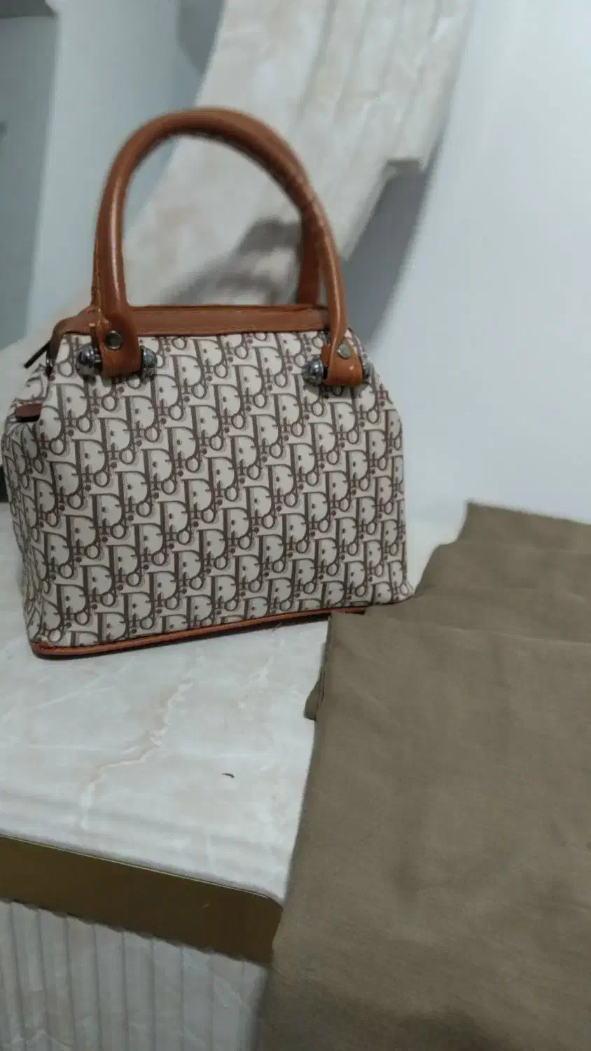 کیف دیور|کیف، کفش، کمربند|سرخه حصار, |دیوار