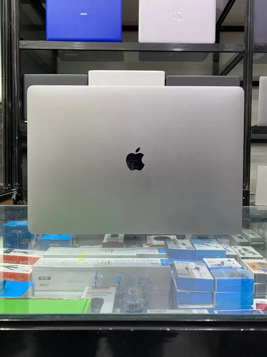 مک بوک پرو ۲۰۱۹ رم۱۶گیگi7گرافیک۴هارد۵۱۲|رایانه همراه|کرمان, |دیوار