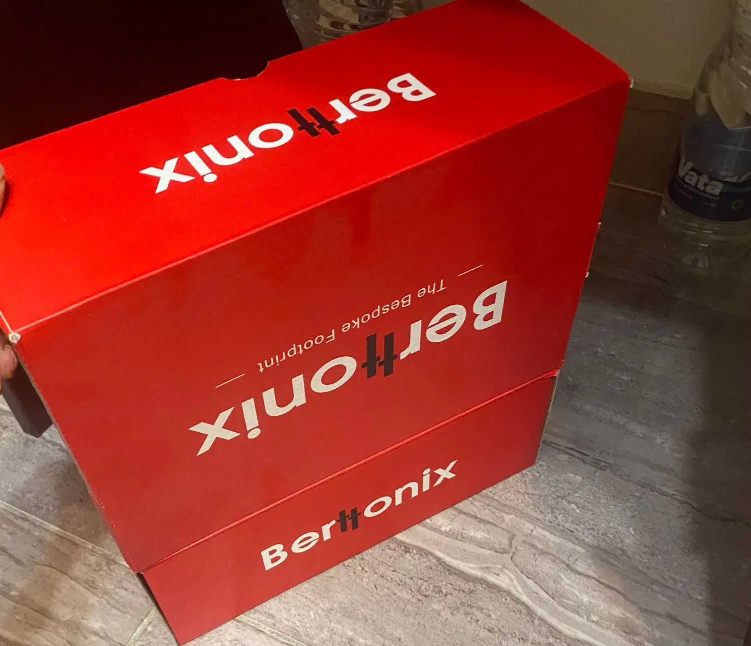 کفش|کیف، کفش، کمربند|رشت, چله خانه|دیوار