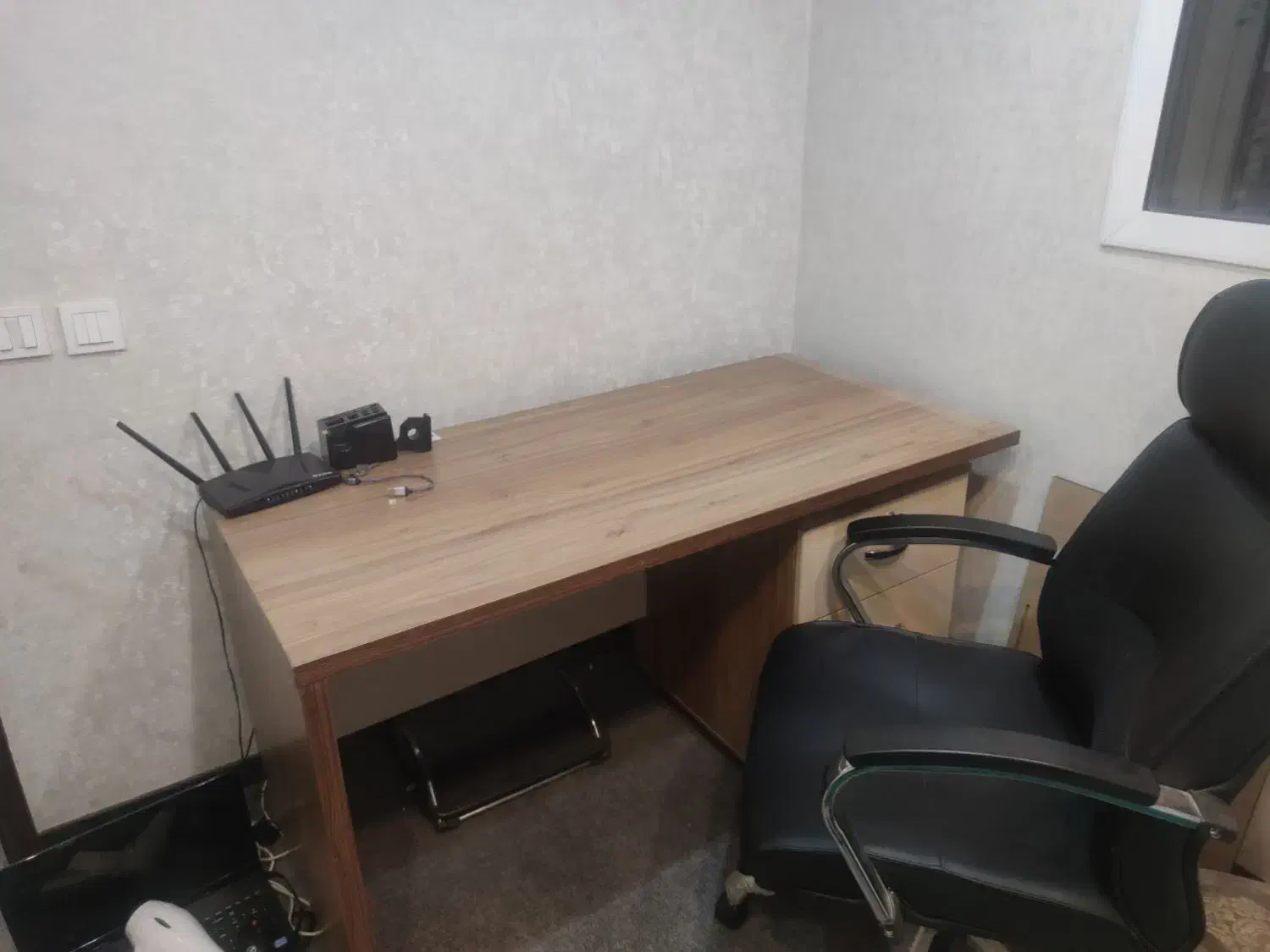 میز اداری|دفتر کار|اصفهان, سرشبادران|دیوار