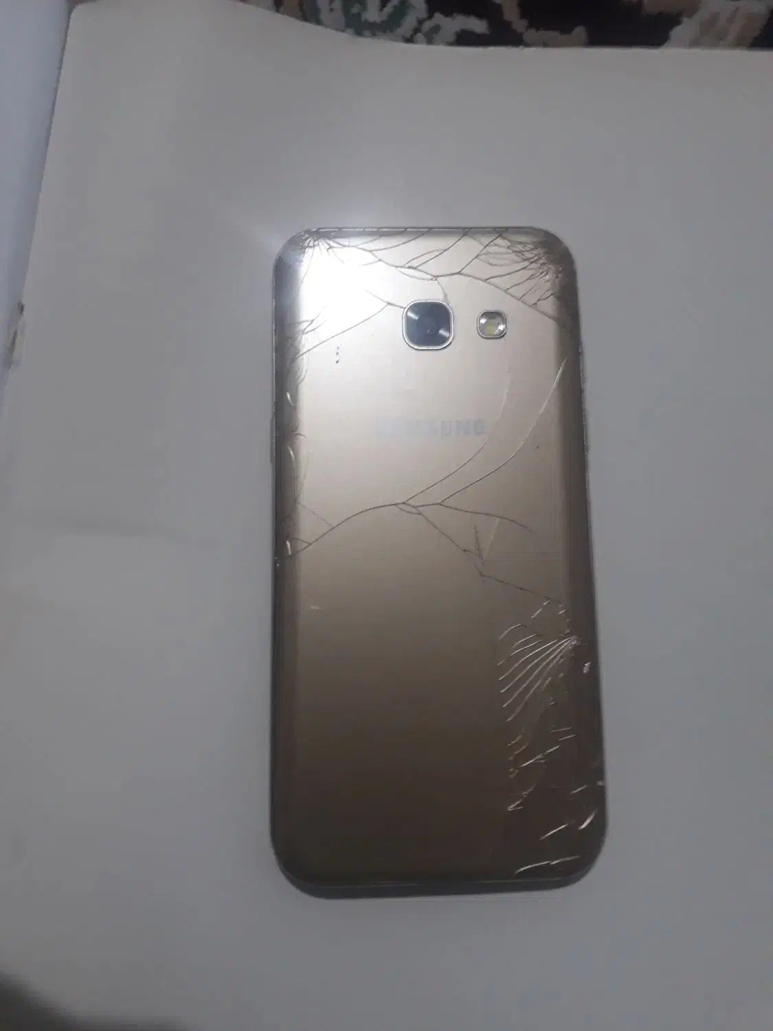 سامسونک A3 ضربه خورده|موبایل|دلند, |دیوار