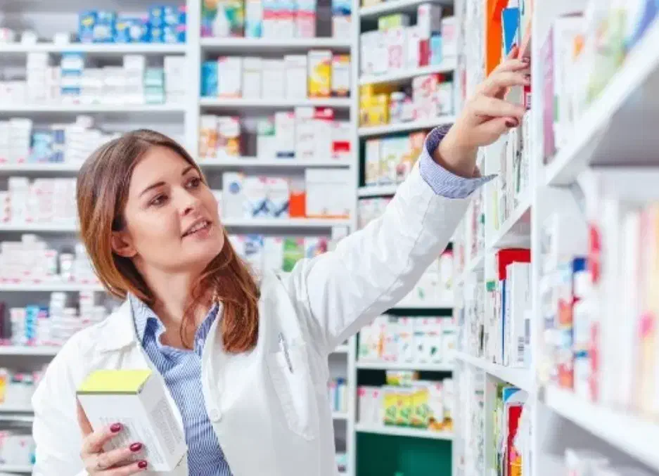 استخدام حسابدار و مشاوره خانم در داروخانه|استخدام مالی، حسابداری، حقوقی|زاهدان, |دیوار