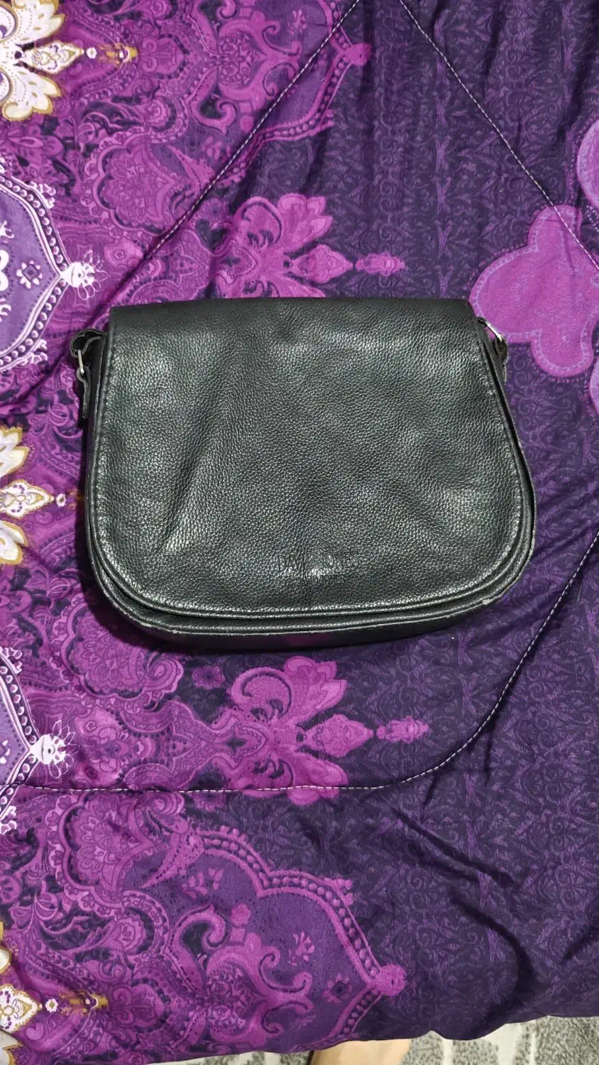 وسایل، لباس، کفش و کیف برای نیازمندان رایگان است.|لباس|پردیس, فاز ۳|دیوار