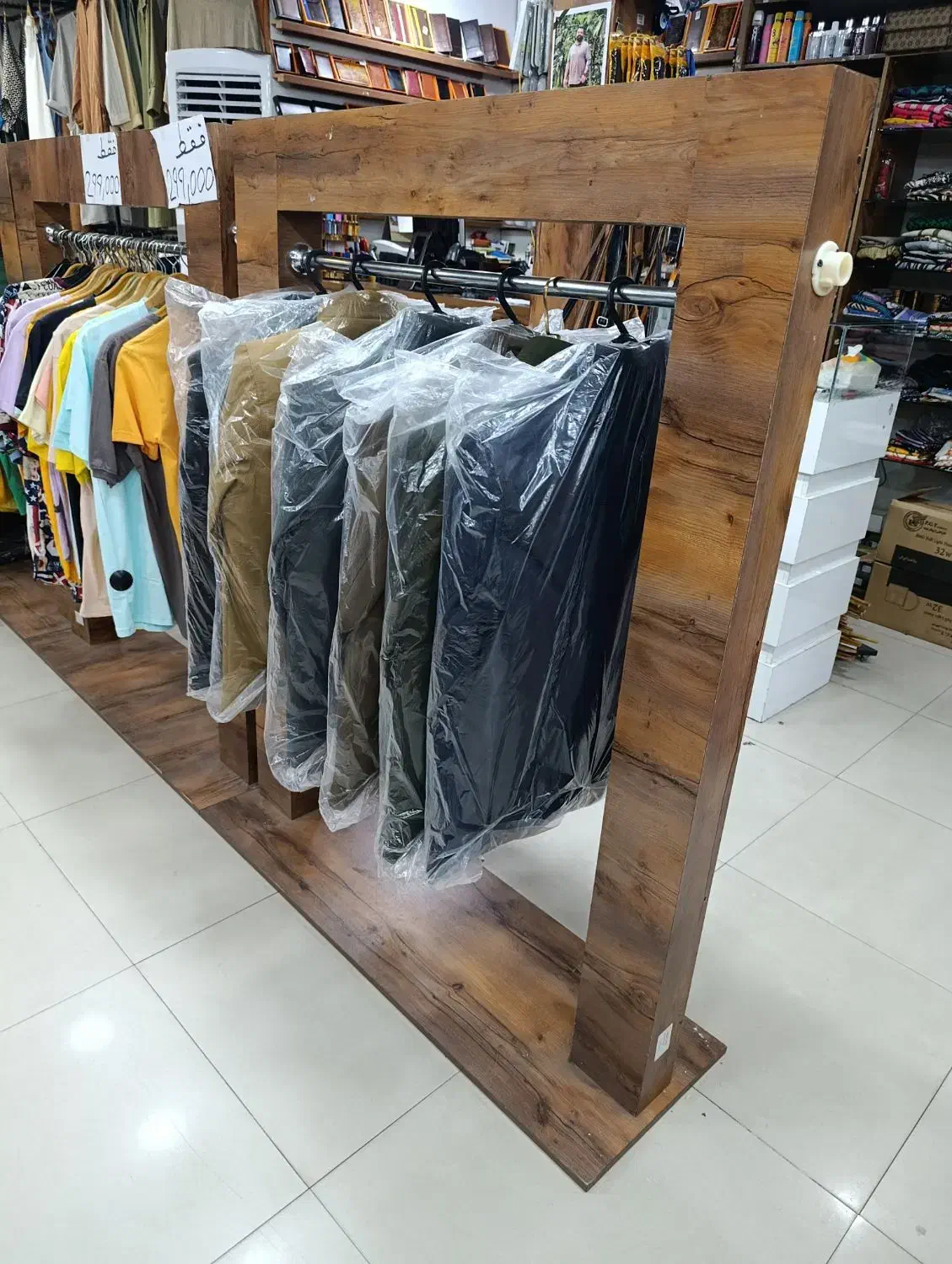 رگال چوبی لباس و چوب کار|فروشگاه و مغازه|اهواز, کوی باهنر|دیوار